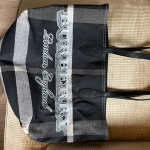 New Burberry Canvas Mega Check Medium Doodle Tote